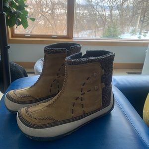 Size 9.5 NWOT Merrell Puffins